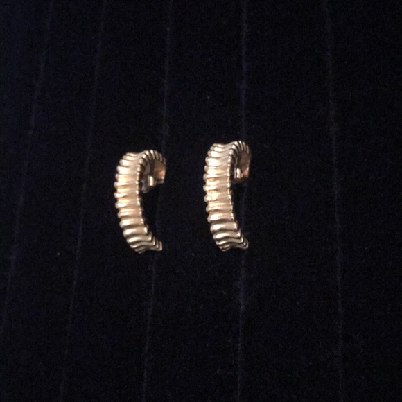 🟠 Givenchy Earrings - Gold Tone Clip Ons - Picture 2 of 12